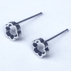 Silver flower outline studs (small)