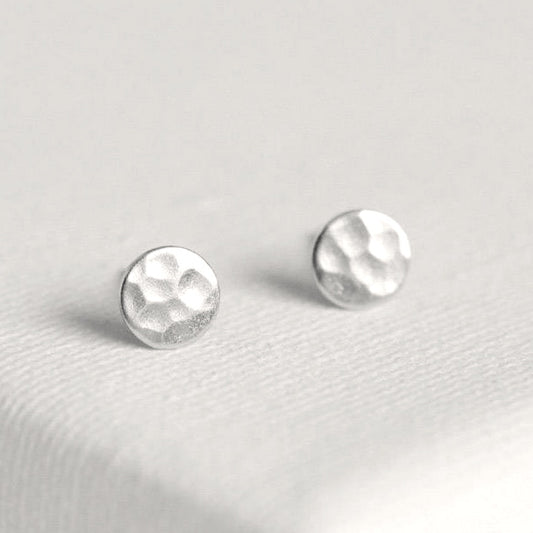 Round hammered stud